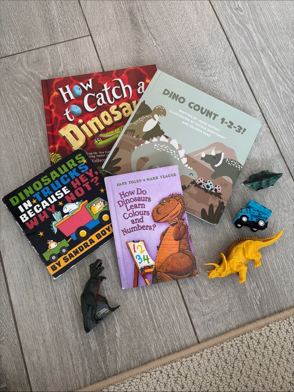 National Geographic Dinosaur Tonie with Dinosaur Books and Toys
